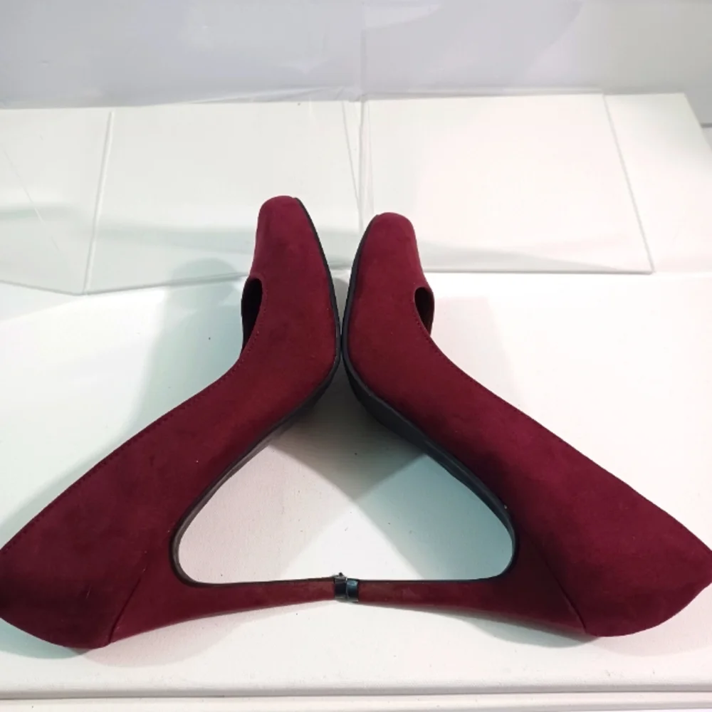 LC Lauren Conrad Slip-on Pumps, Size:9M, Color: Burgundy